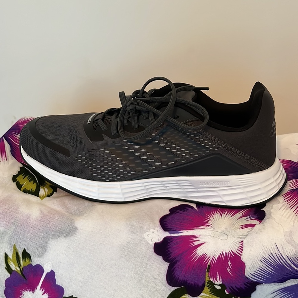 SOLD-Primeblue Lightmotion adidas walking shoe - Picture 4 of 6
